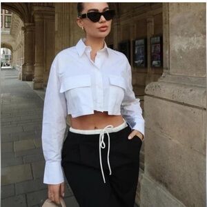 Zara White Cropped Button-Up Shirt in small